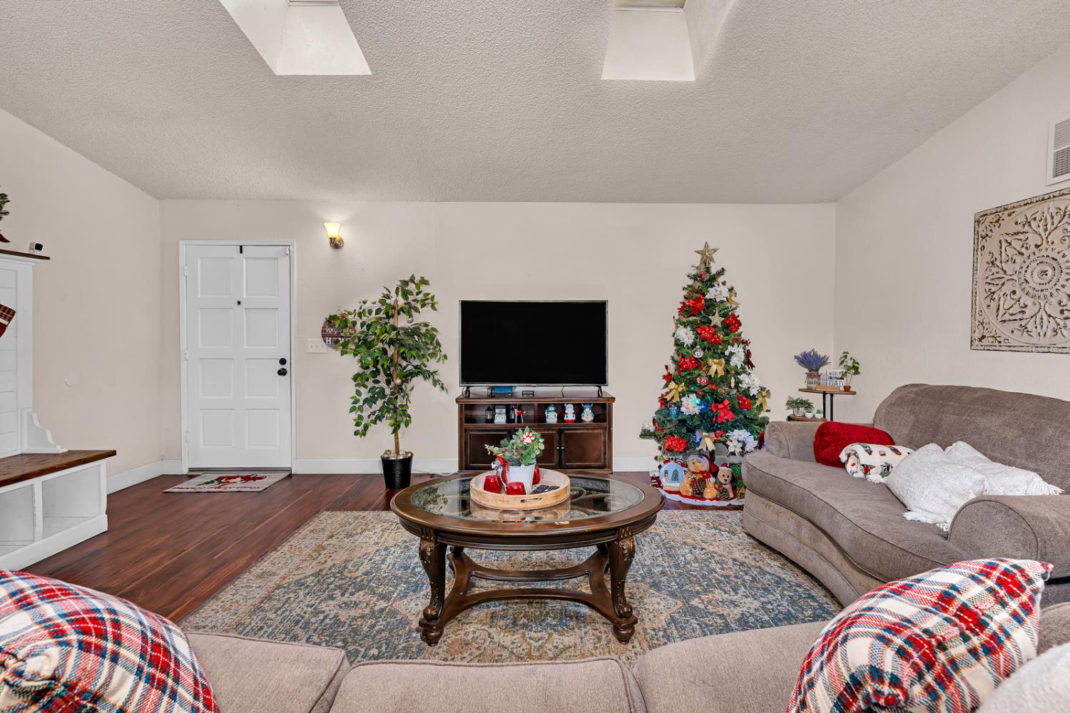 2893 Helm Ave, Clovis, CA 93612