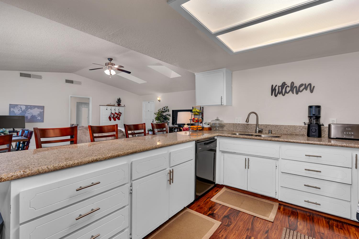 2893 Helm Ave, Clovis, CA 93612