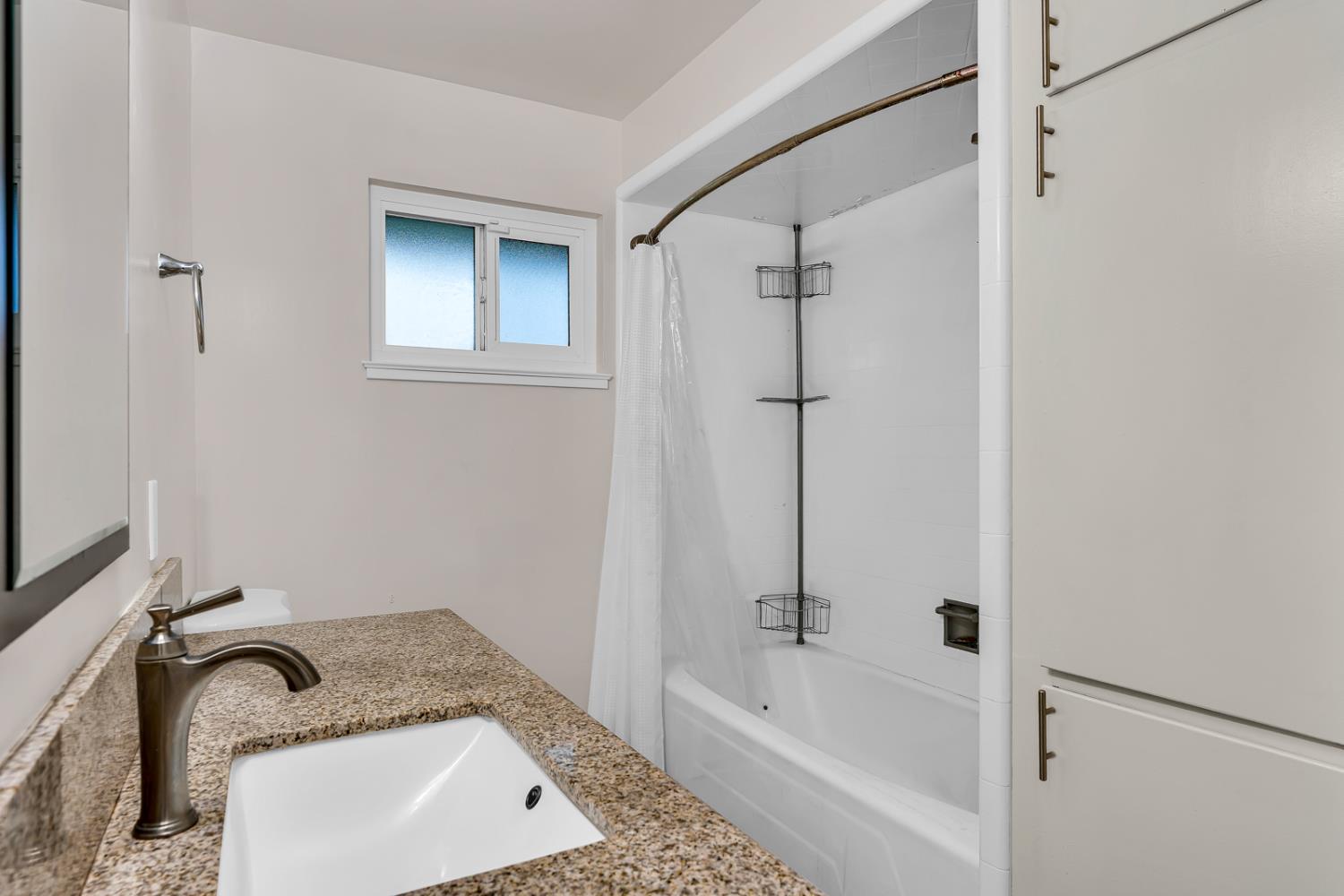 2893 Helm Ave, Clovis, CA 93612