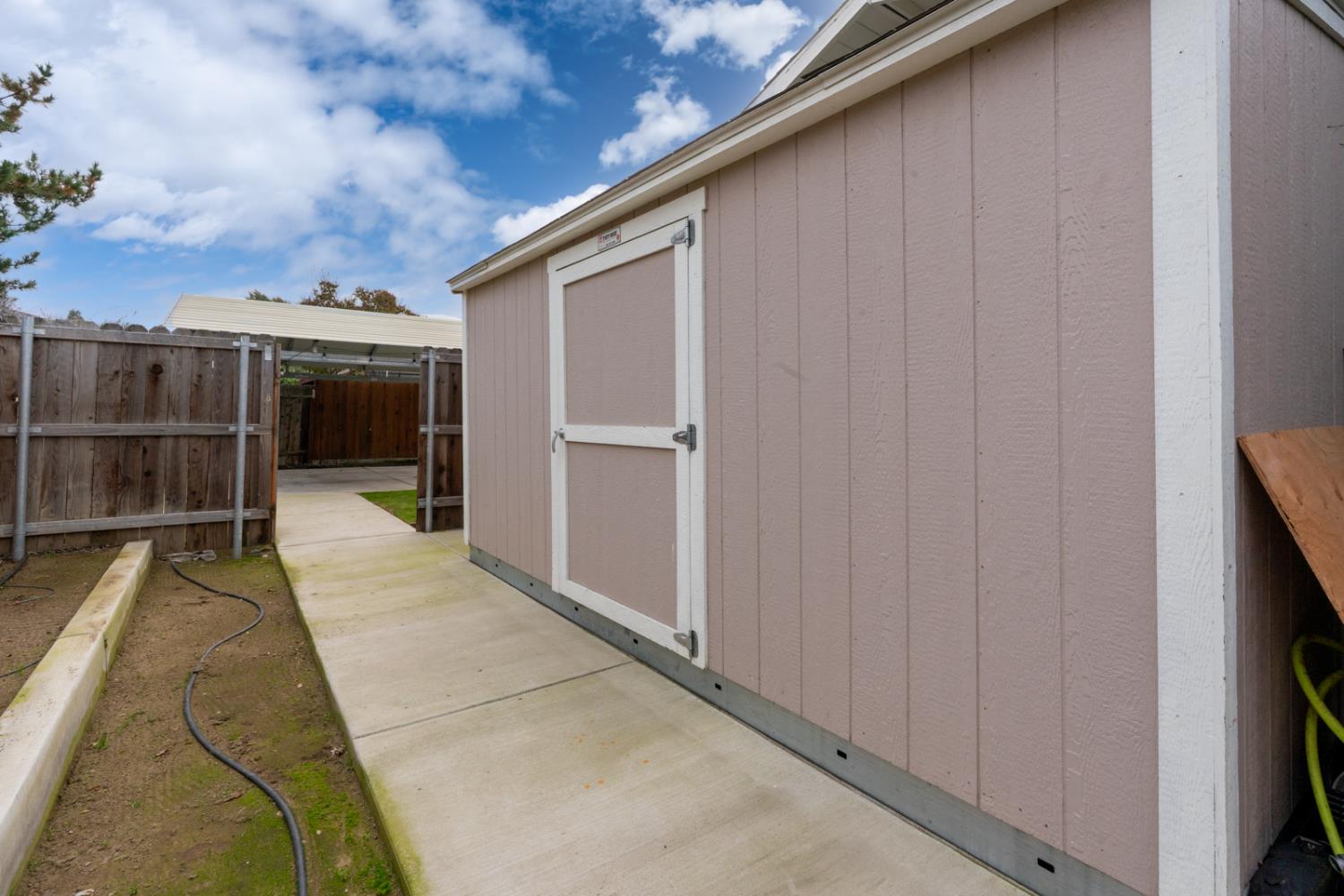 2893 Helm Ave, Clovis, CA 93612