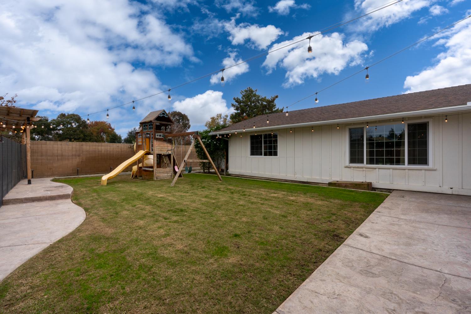 2893 Helm Ave, Clovis, CA 93612