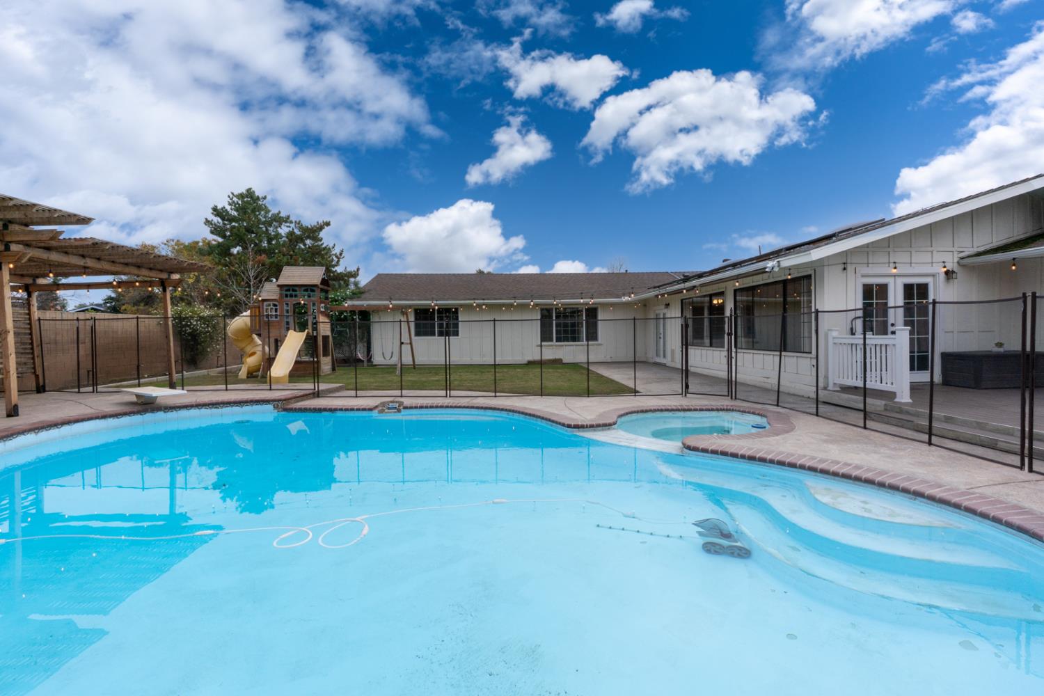 2893 Helm Ave, Clovis, CA 93612