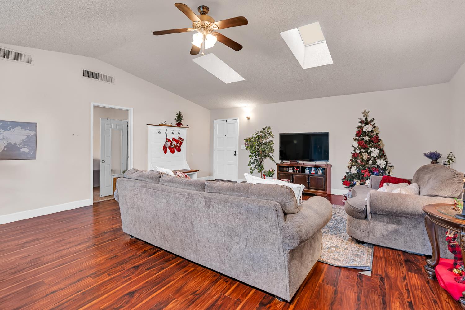 2893 Helm Ave, Clovis, CA 93612