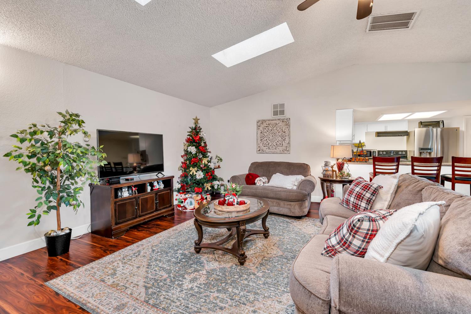 2893 Helm Ave, Clovis, CA 93612