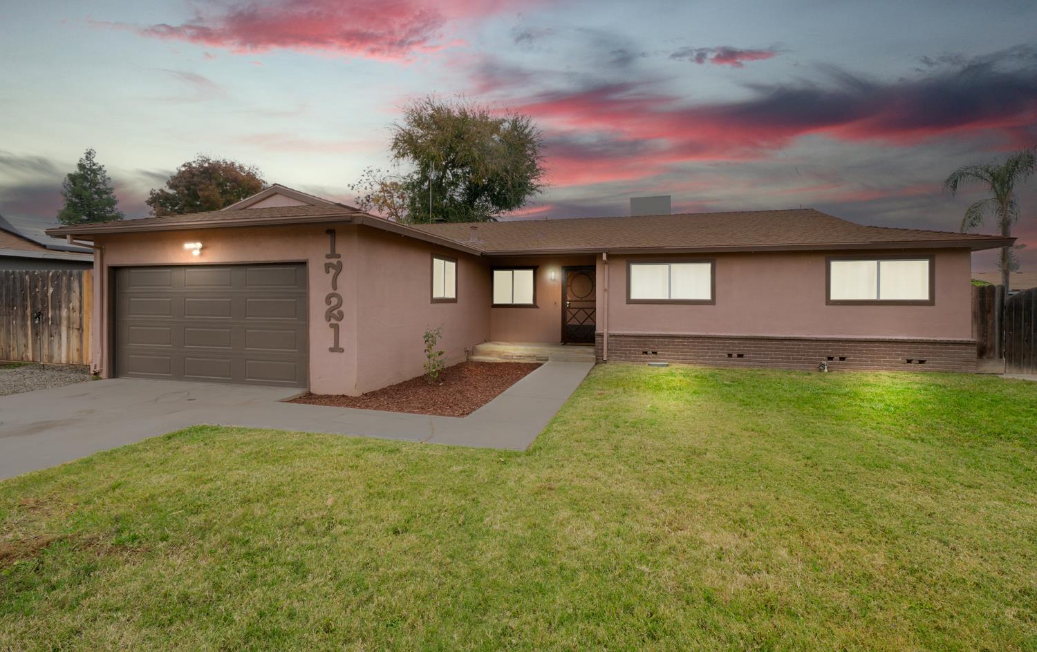 1721 Beverly Ave, Clovis, CA 93611