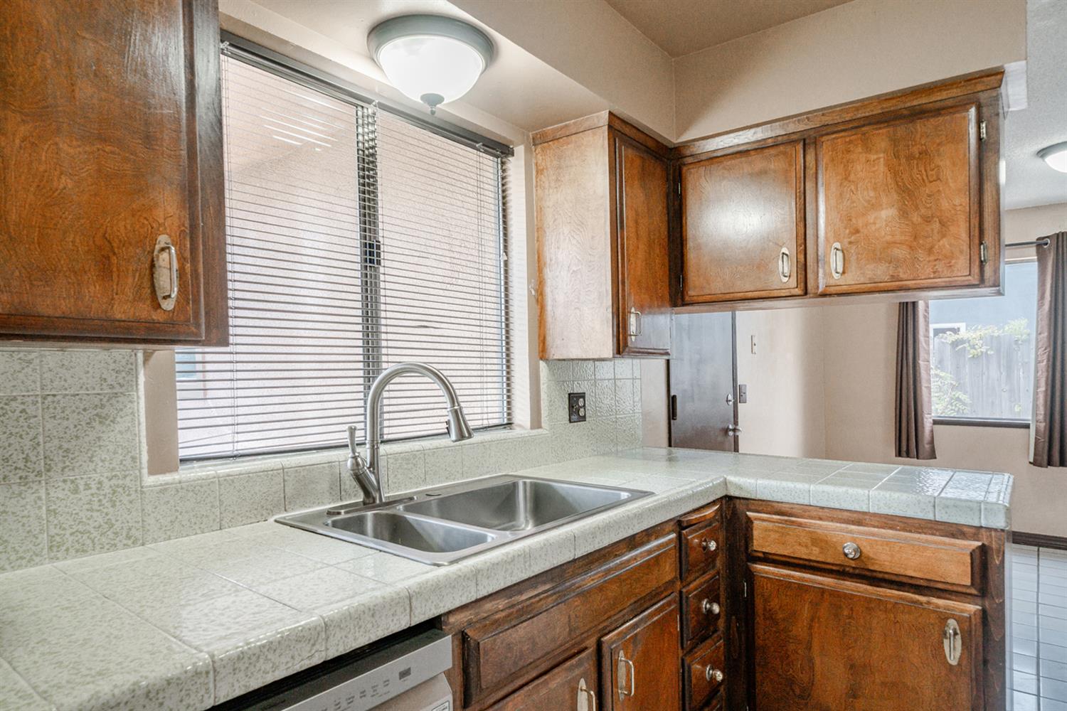 1721 Beverly Ave, Clovis, CA 93611