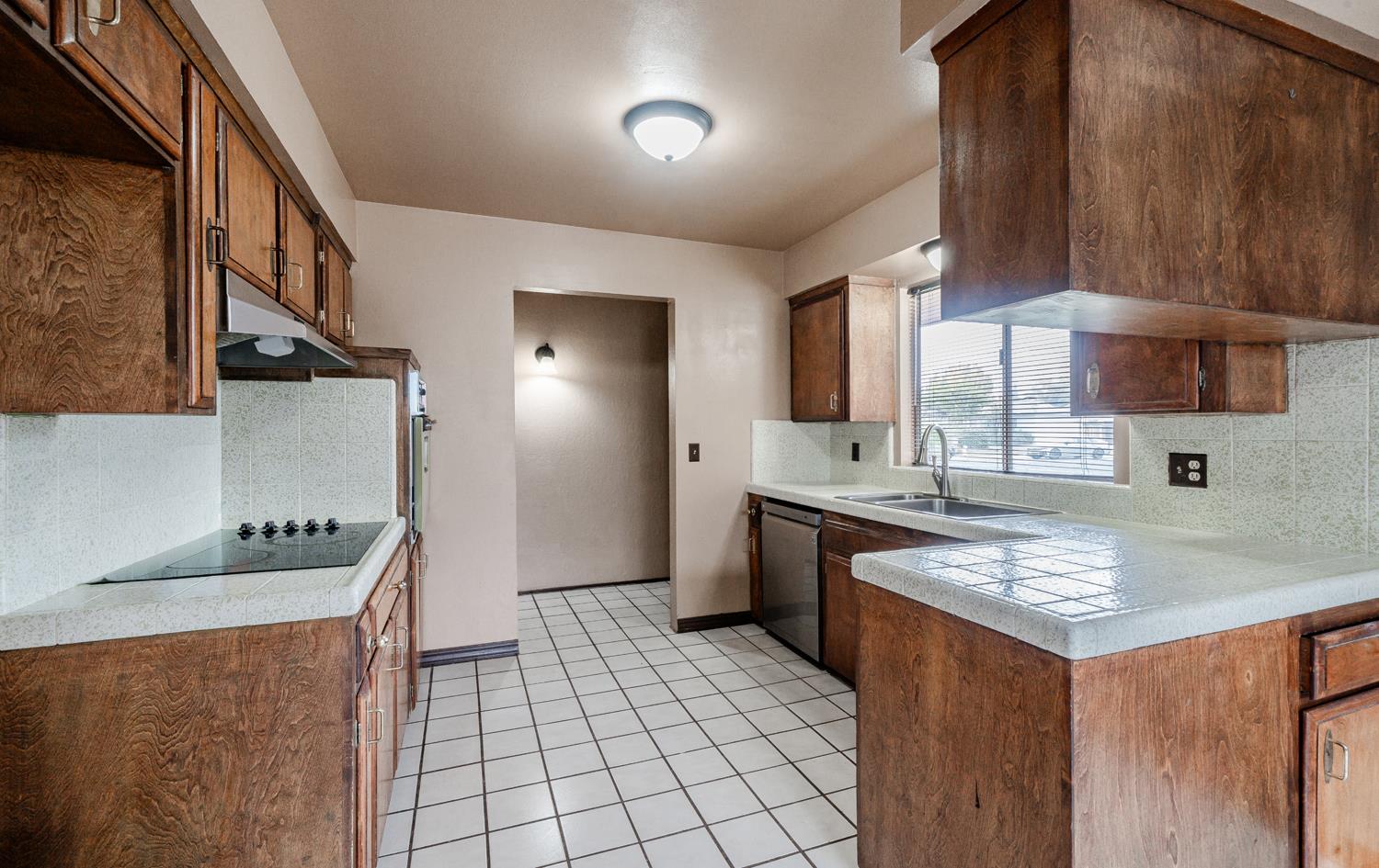 1721 Beverly Ave, Clovis, CA 93611