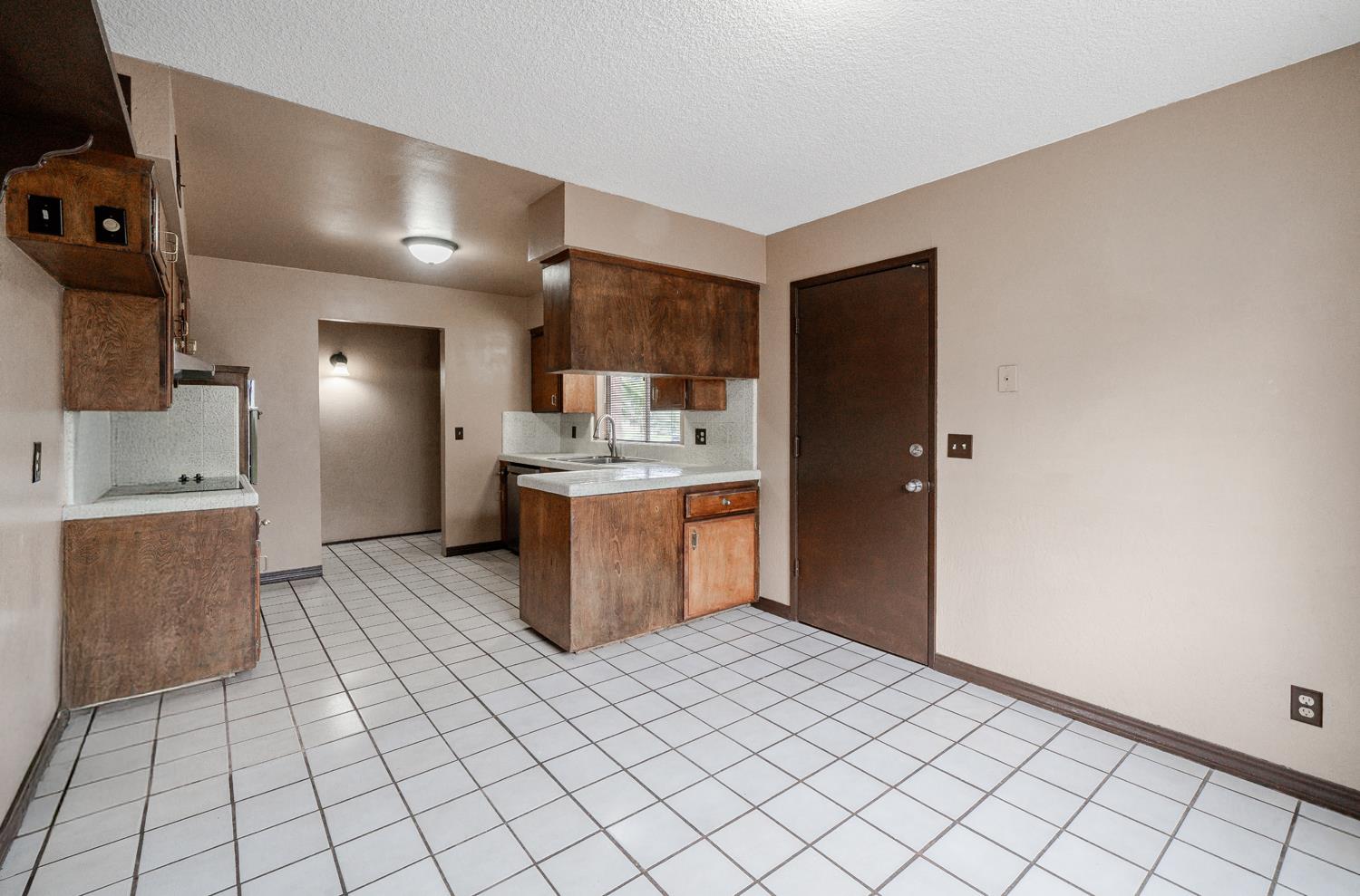 1721 Beverly Ave, Clovis, CA 93611