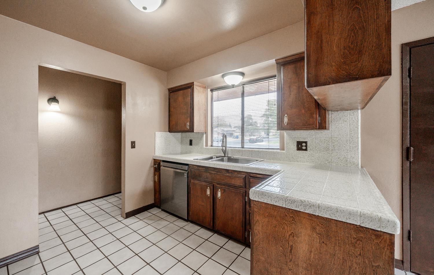 1721 Beverly Ave, Clovis, CA 93611