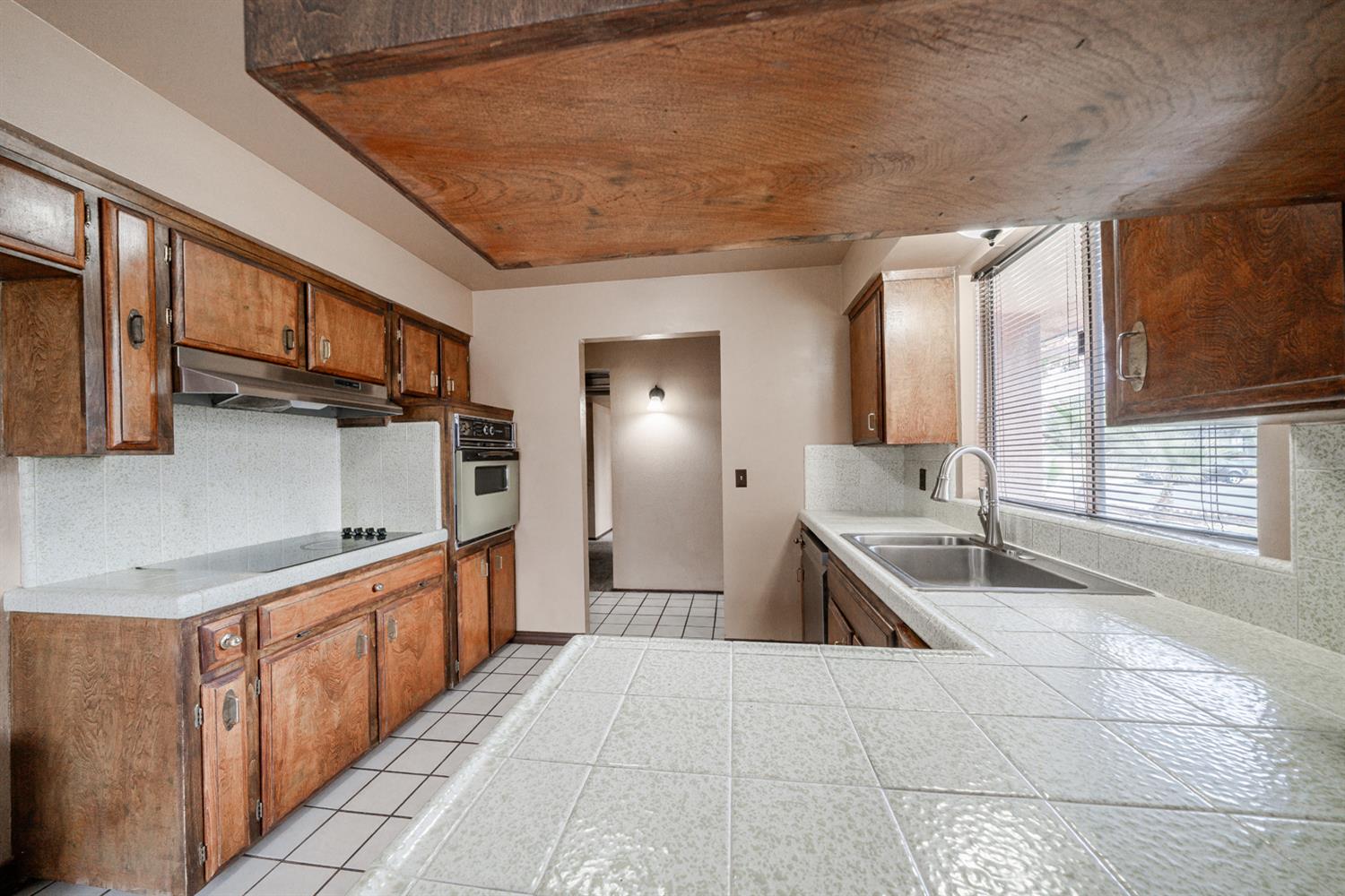 1721 Beverly Ave, Clovis, CA 93611