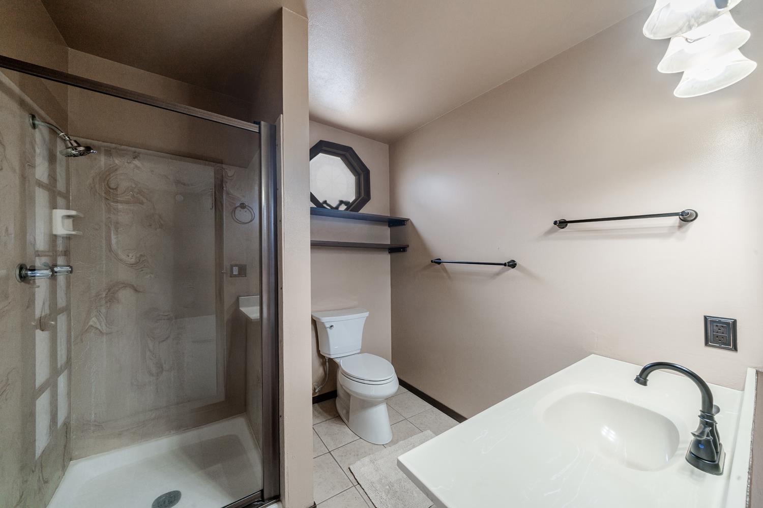 1721 Beverly Ave, Clovis, CA 93611