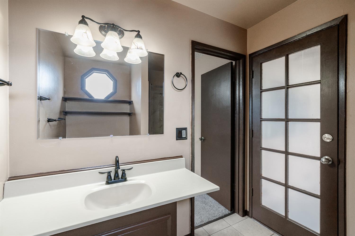 1721 Beverly Ave, Clovis, CA 93611