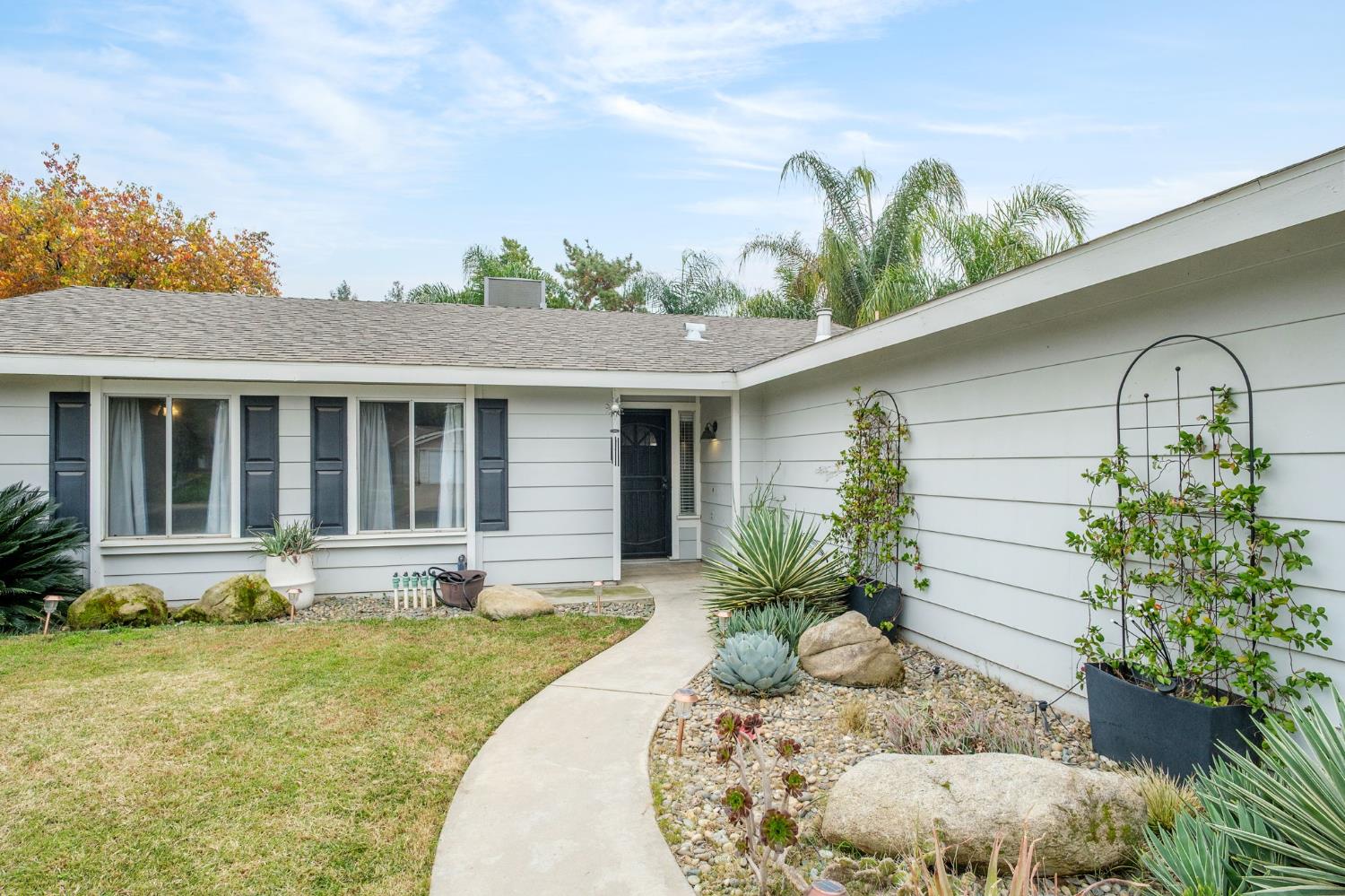 1154 Palo Alto Ave, Clovis, CA 93612