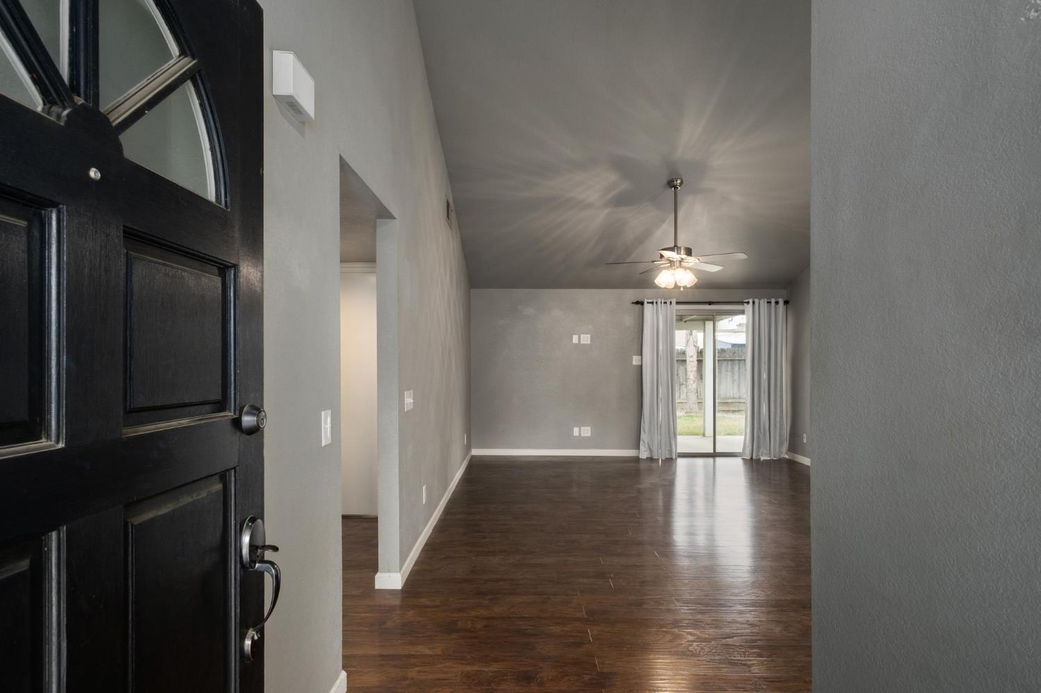 1154 Palo Alto Ave, Clovis, CA 93612