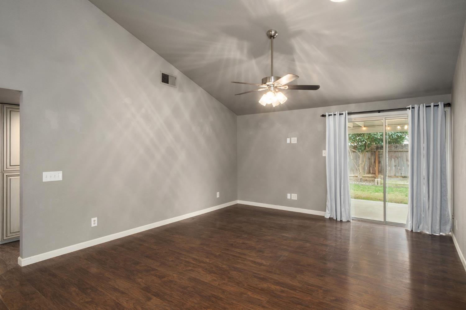 1154 Palo Alto Ave, Clovis, CA 93612