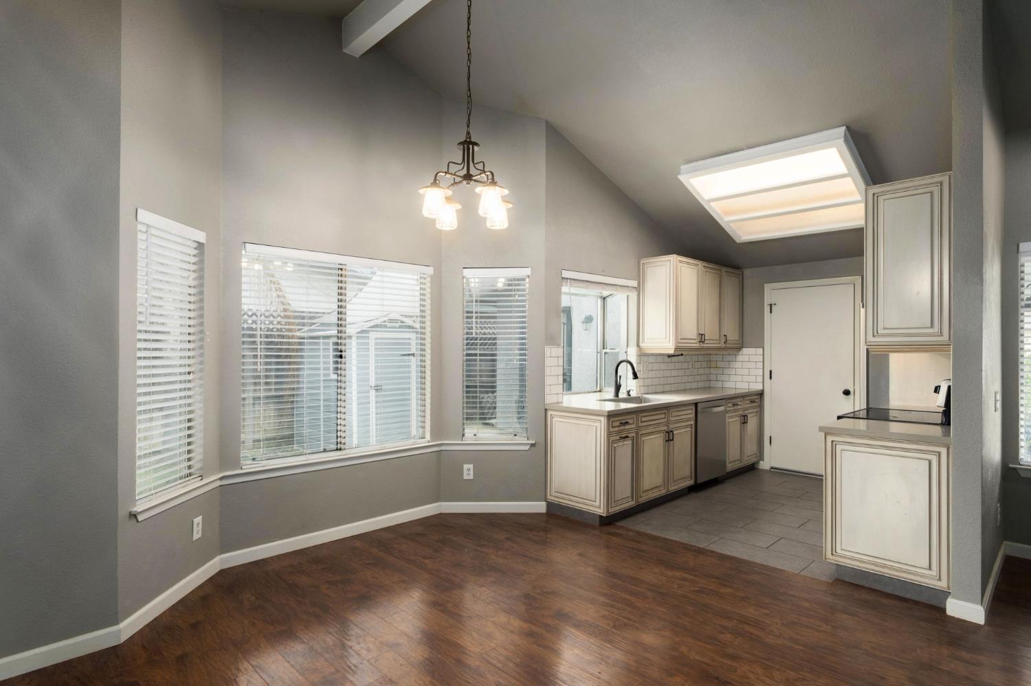 1154 Palo Alto Ave, Clovis, CA 93612