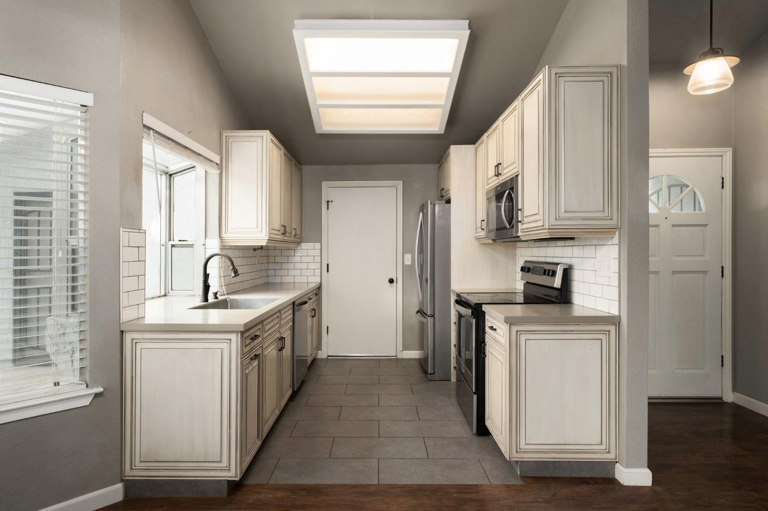 1154 Palo Alto Ave, Clovis, CA 93612