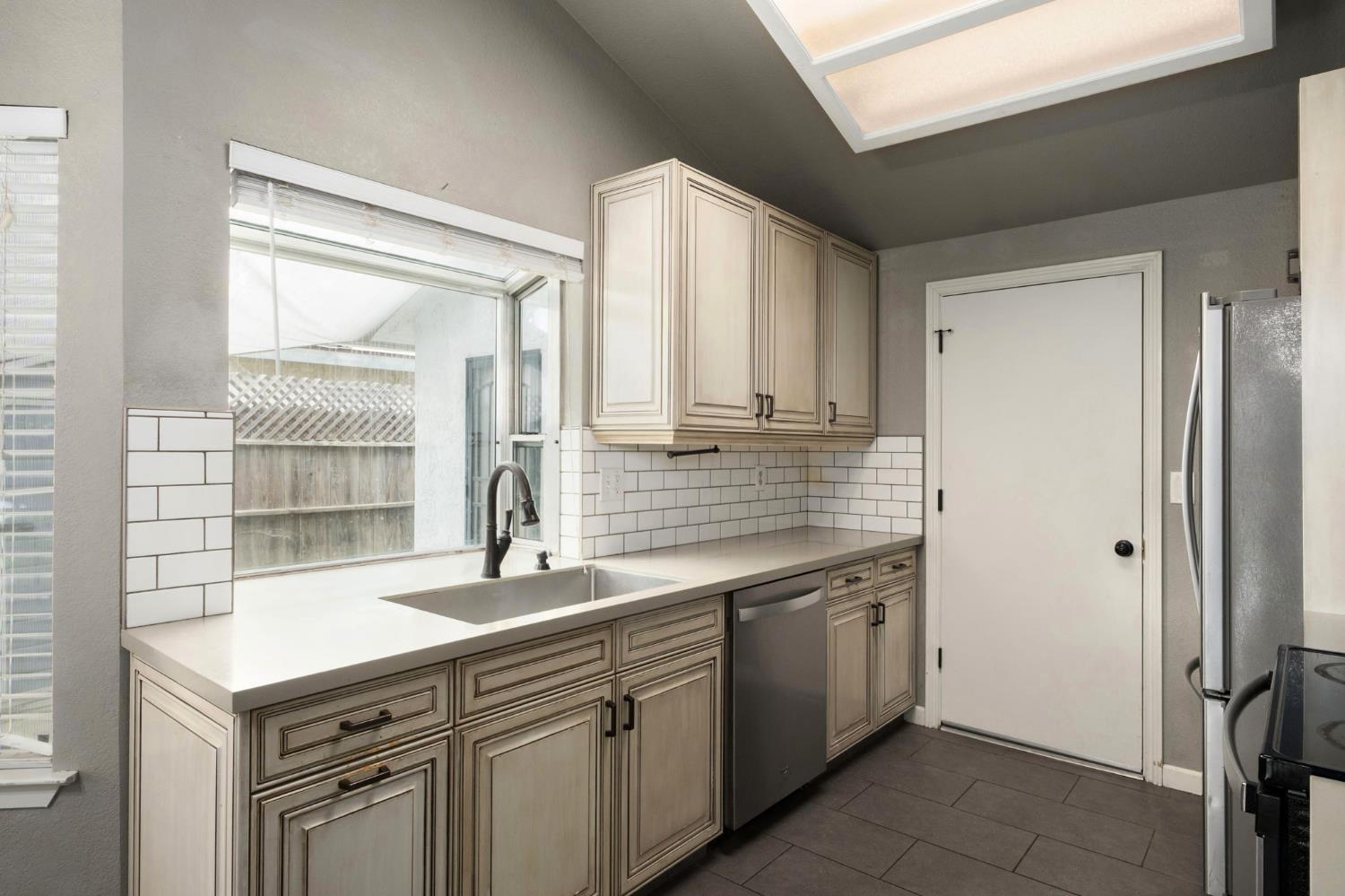 1154 Palo Alto Ave, Clovis, CA 93612