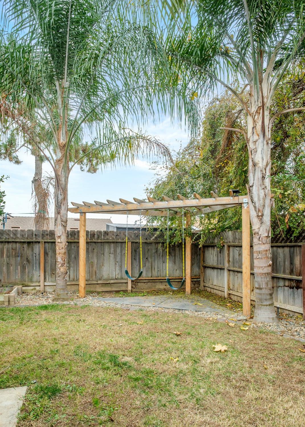 1154 Palo Alto Ave, Clovis, CA 93612