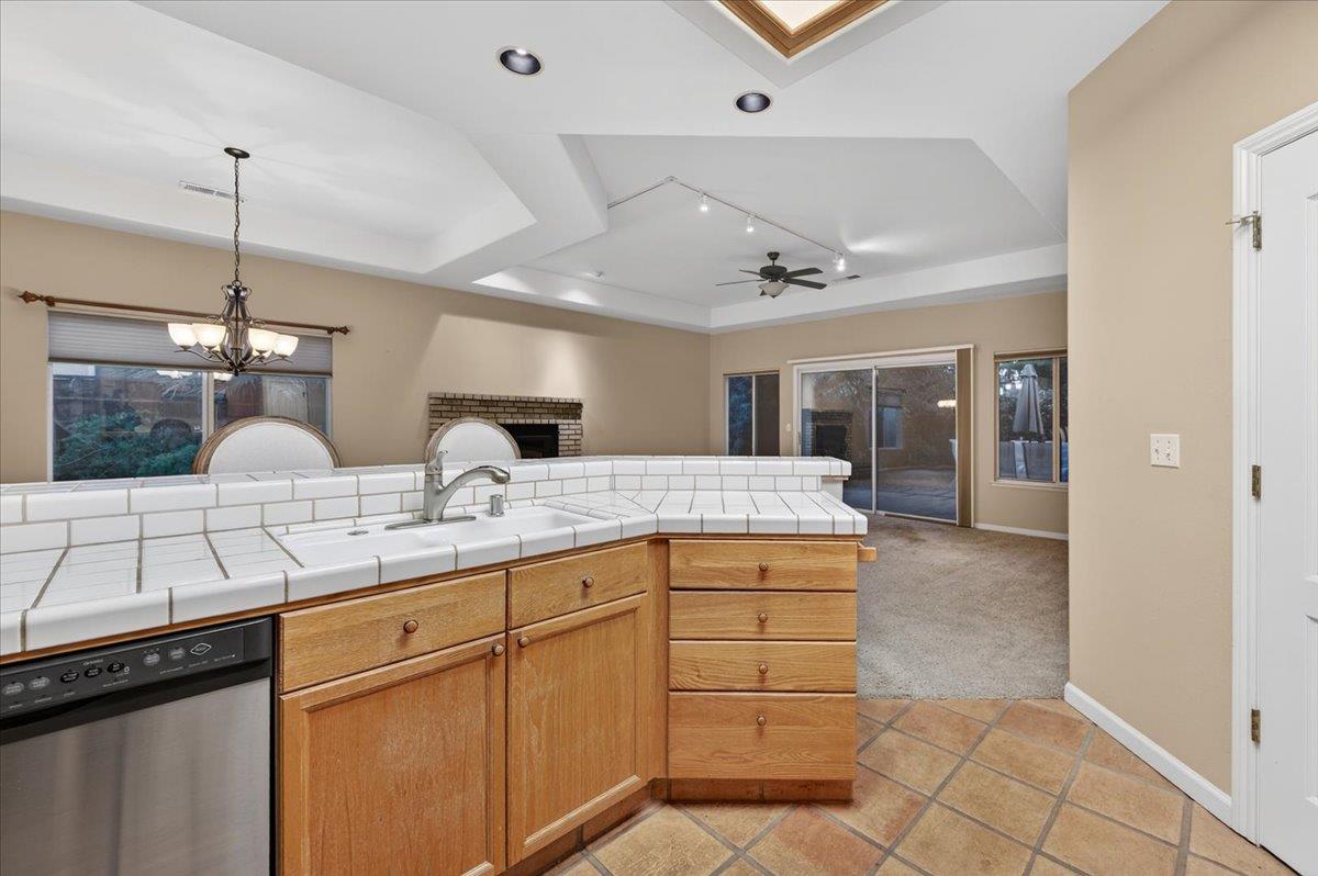 2211 Dawson Cove Ln, Clovis, CA 93611