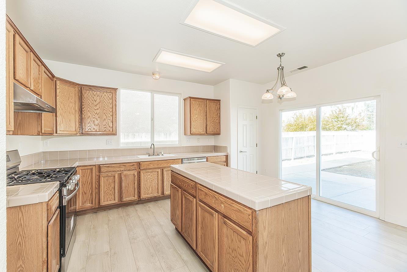 2721 Holland Ave, Clovis, CA 93611