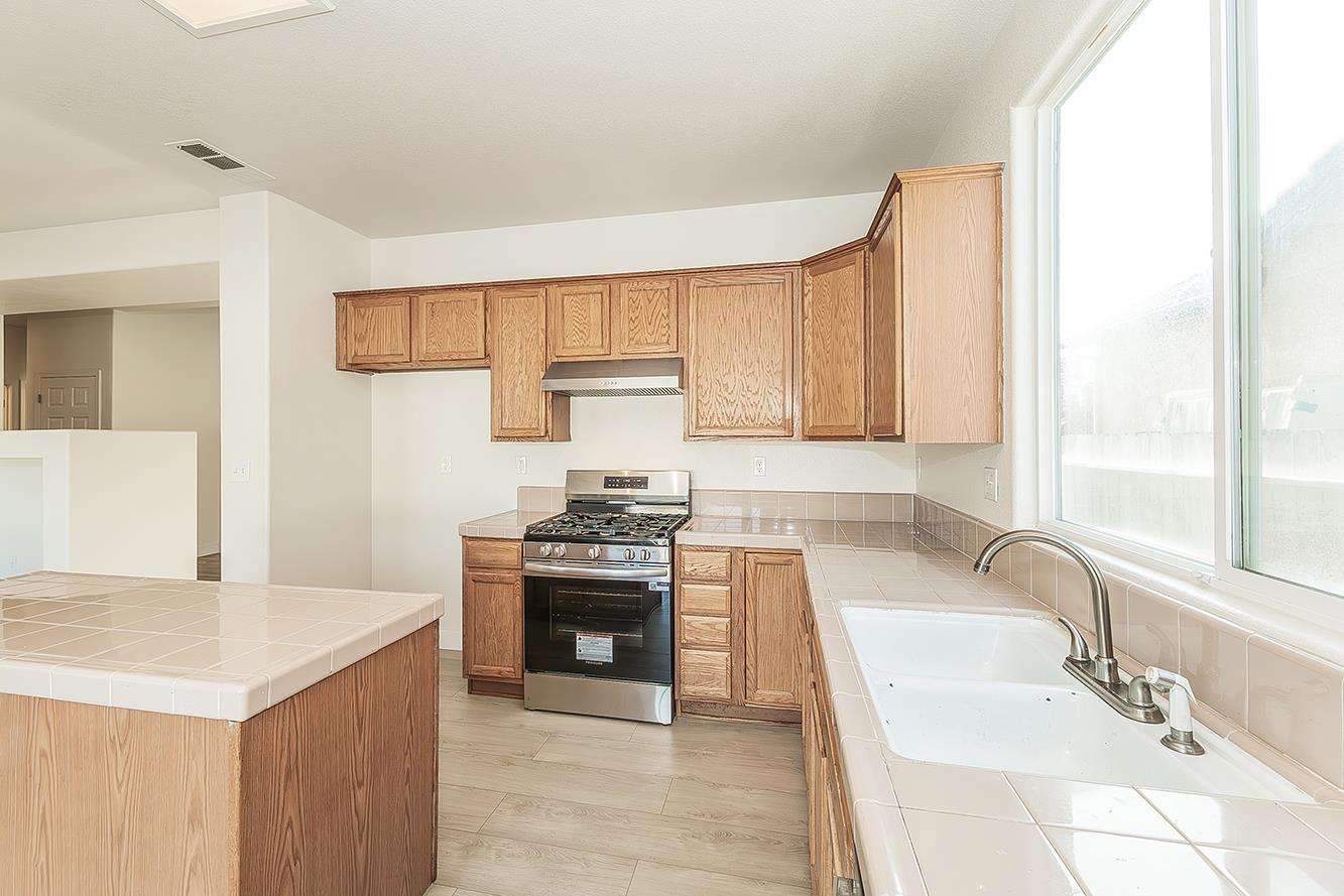 2721 Holland Ave, Clovis, CA 93611