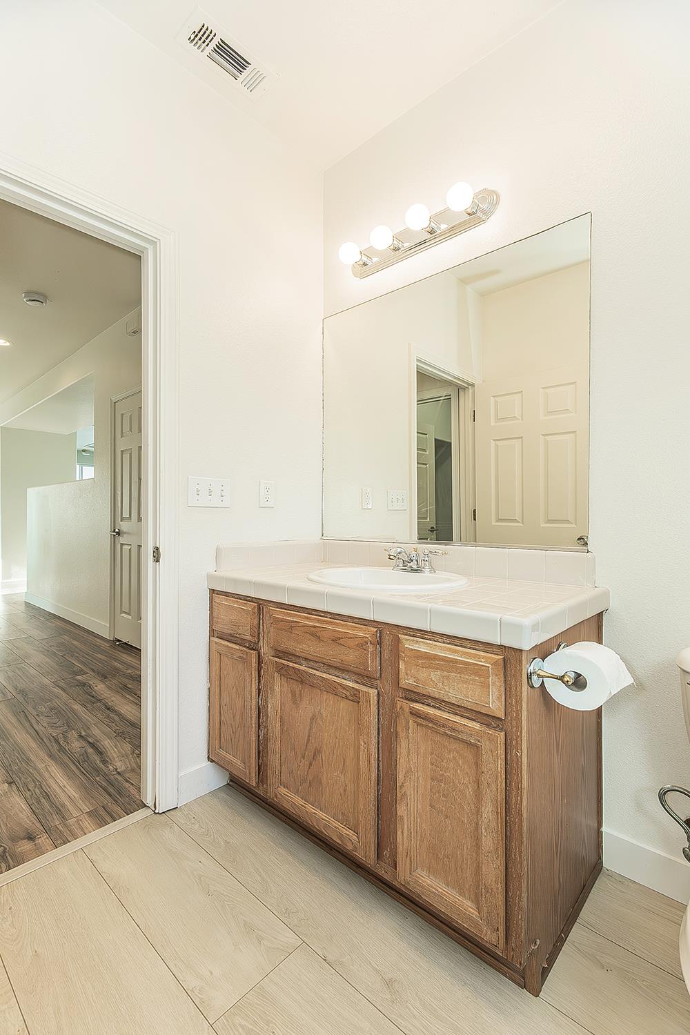 2721 Holland Ave, Clovis, CA 93611