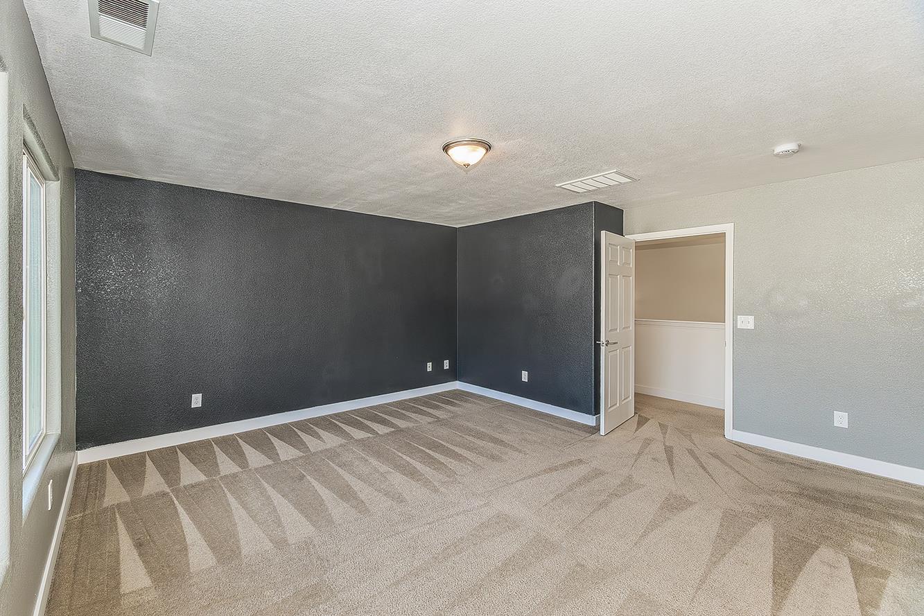 2721 Holland Ave, Clovis, CA 93611