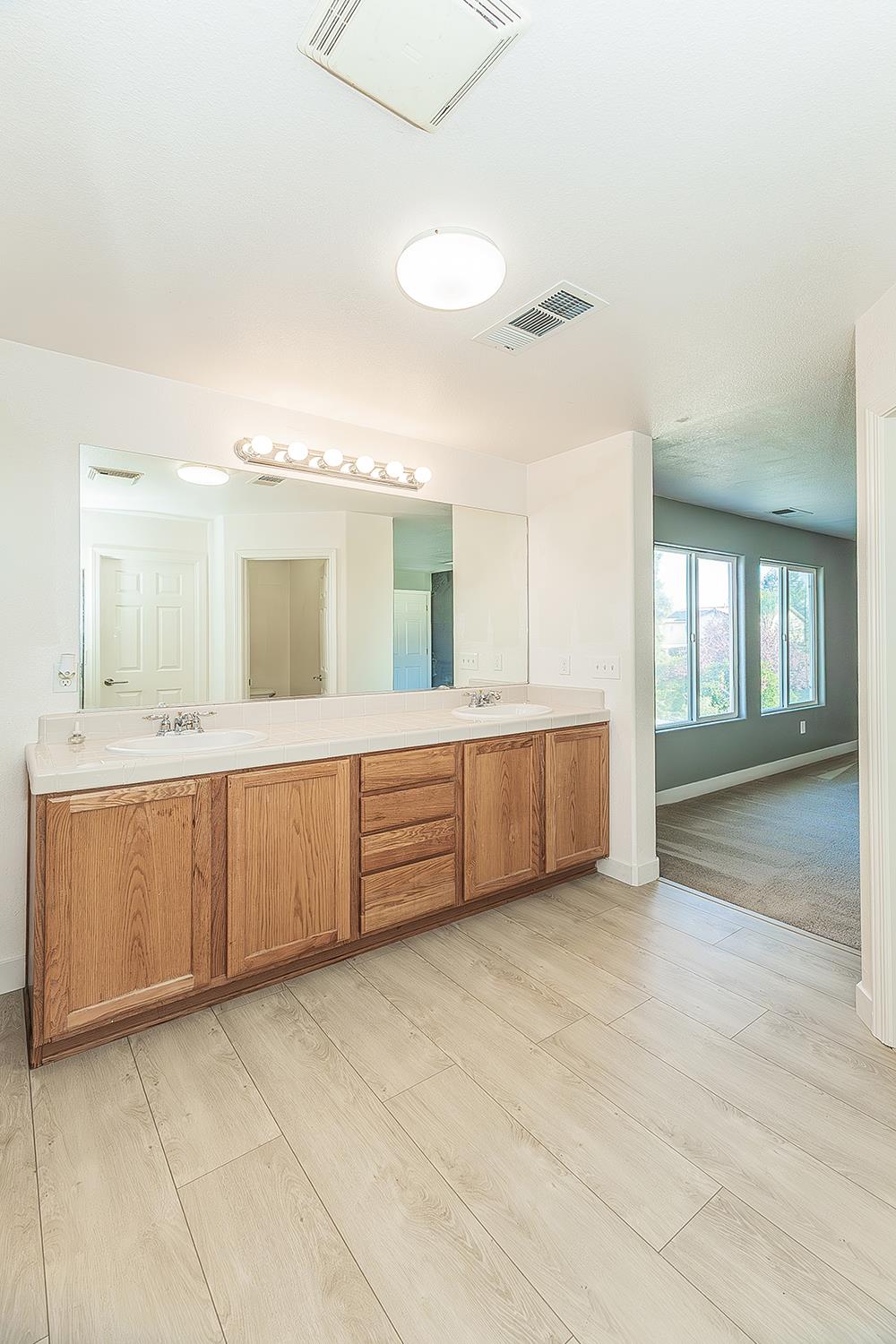 2721 Holland Ave, Clovis, CA 93611