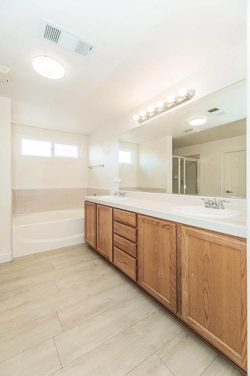 2721 Holland Ave, Clovis, CA 93611