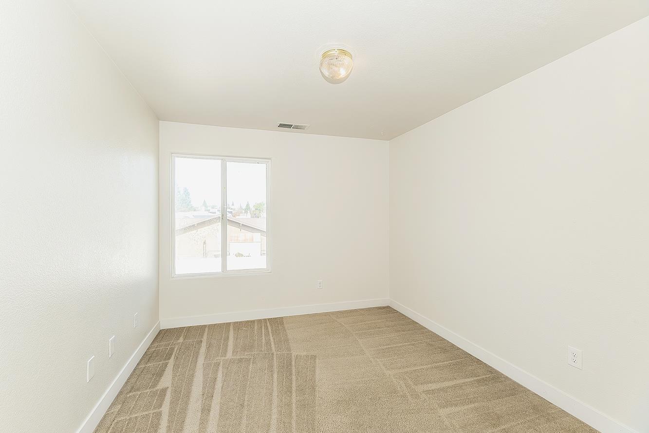 2721 Holland Ave, Clovis, CA 93611