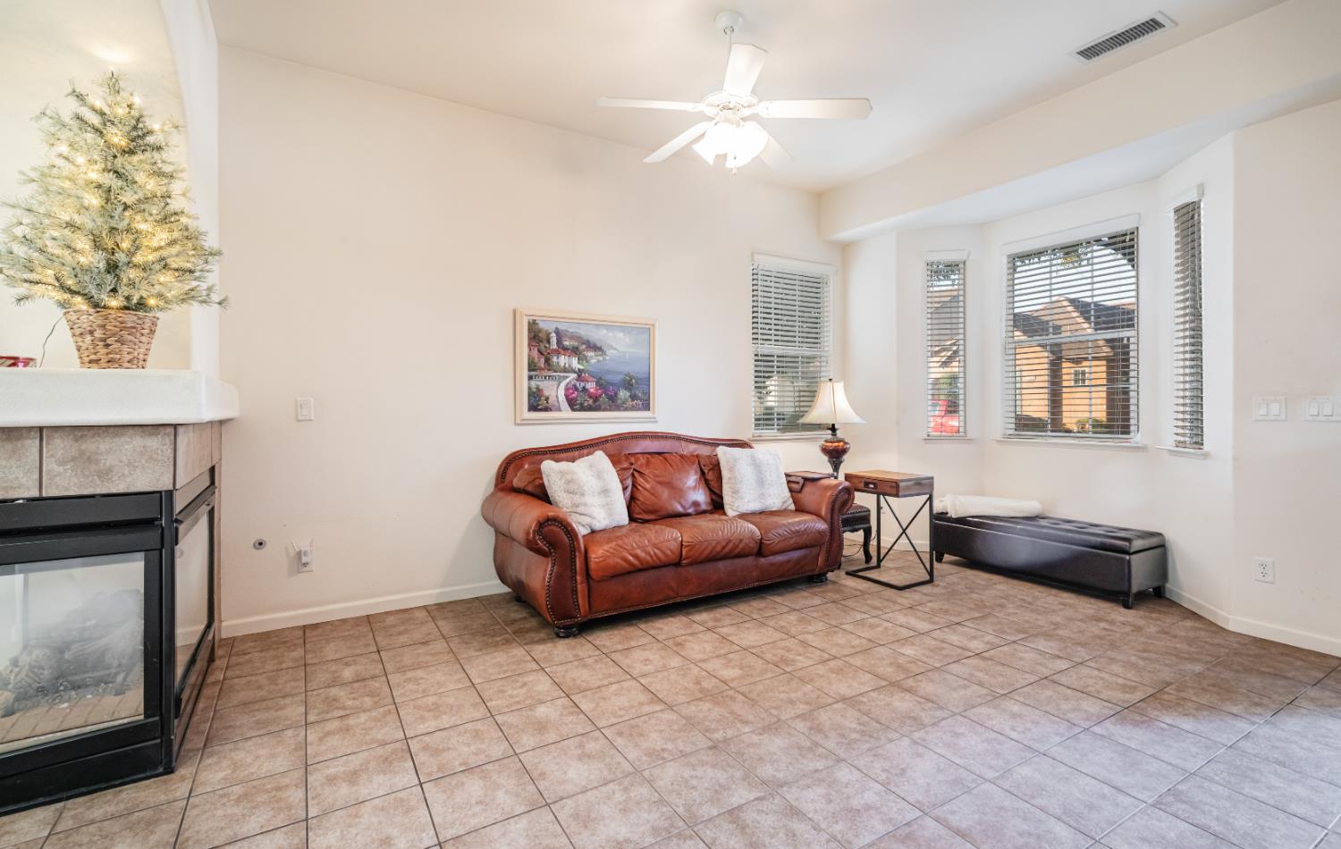 3664 Vermont Ln, Clovis, CA 93619