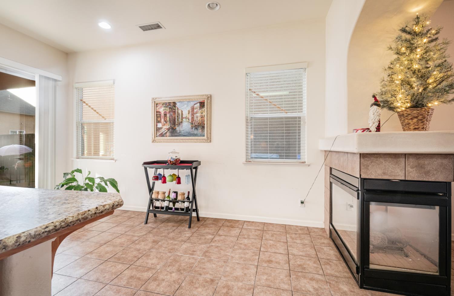 3664 Vermont Ln, Clovis, CA 93619