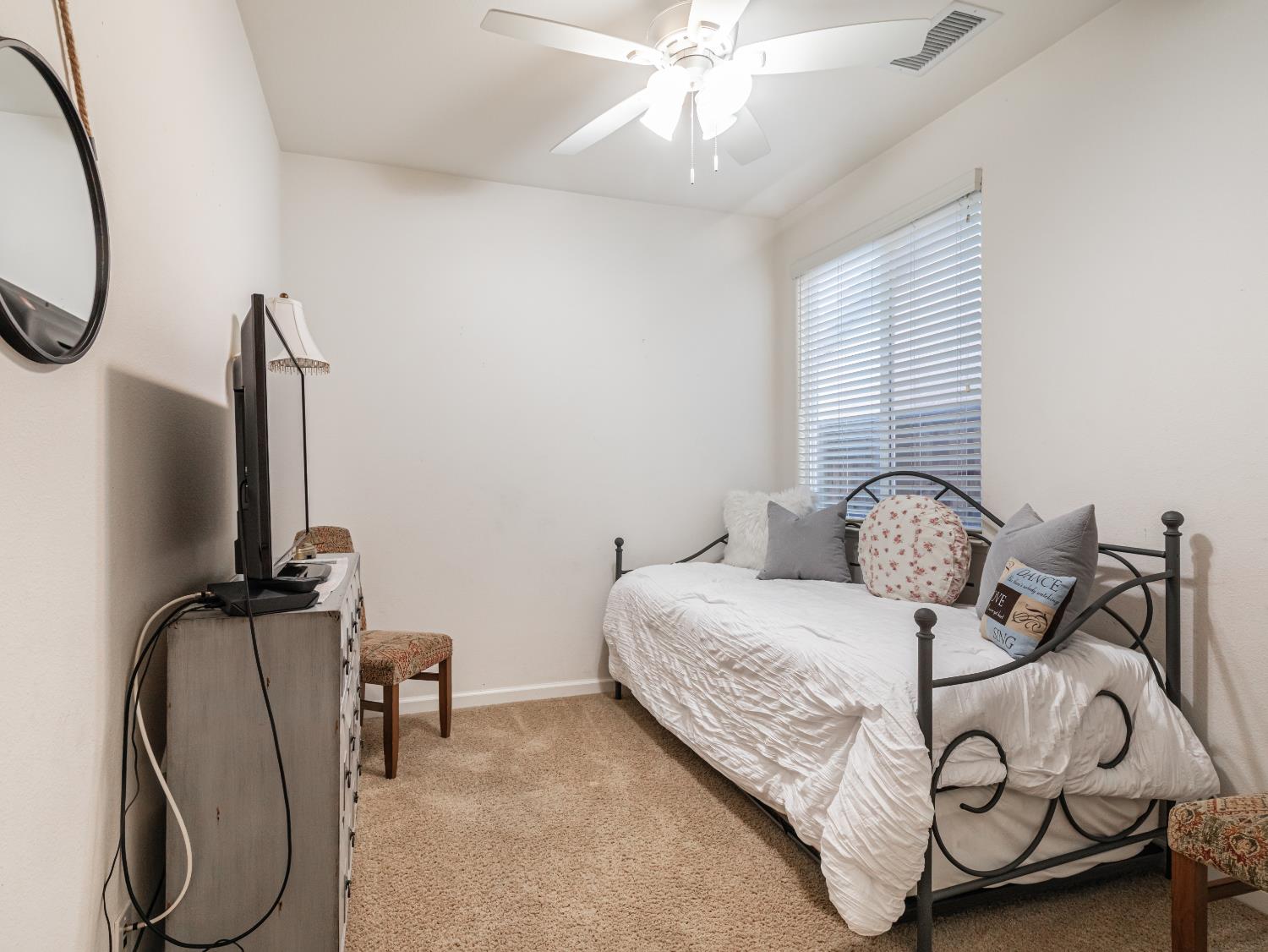 3664 Vermont Ln, Clovis, CA 93619