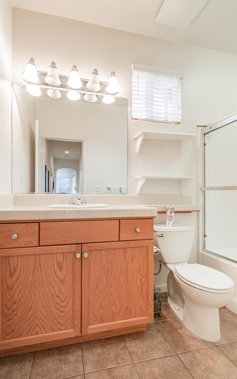 3664 Vermont Ln, Clovis, CA 93619