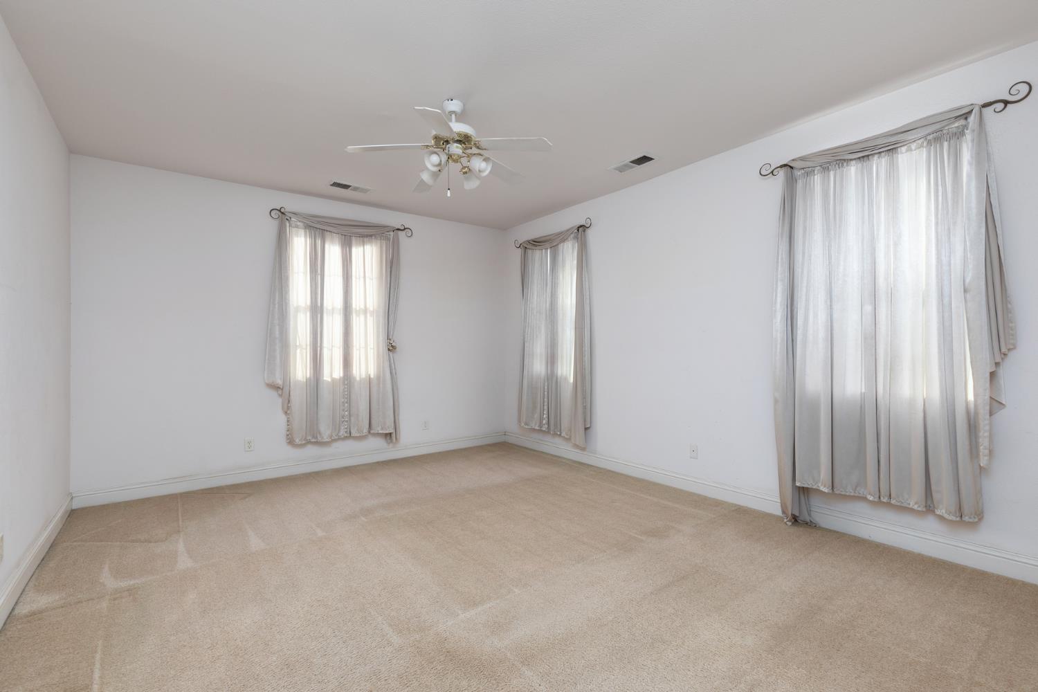 2681 Wrenwood Ave, Clovis, CA 93611