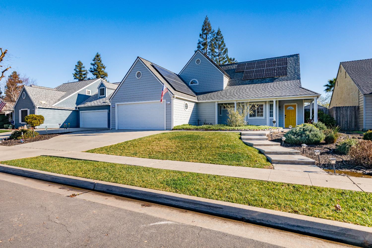 877 N Chapel Hill Ave, Clovis, CA 93611