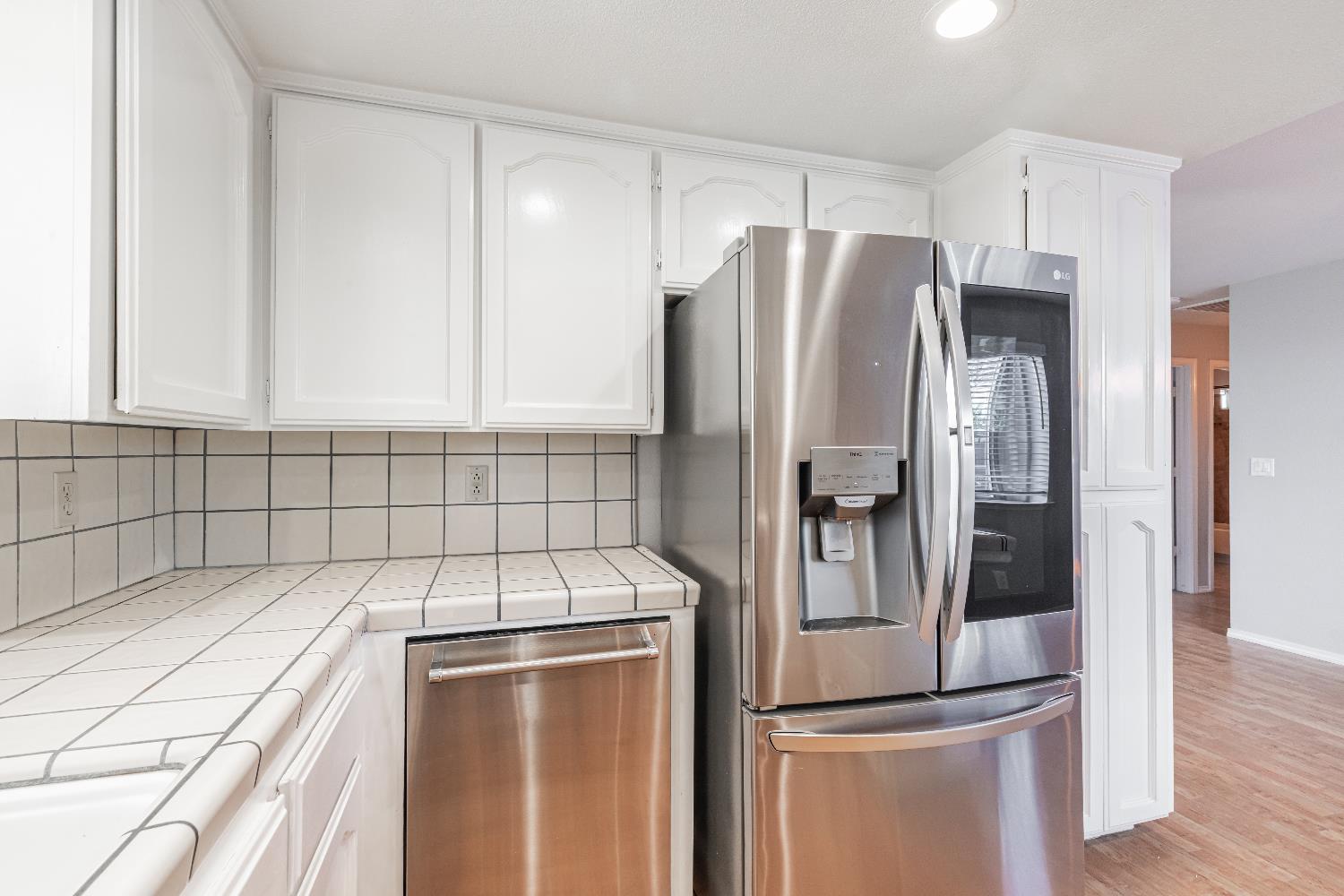 877 N Chapel Hill Ave, Clovis, CA 93611