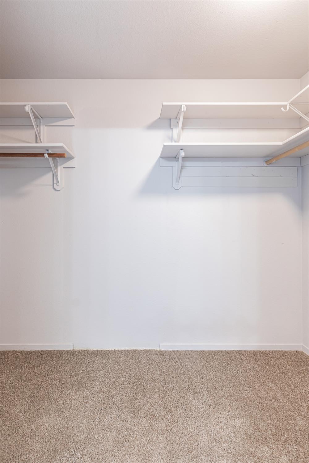 877 N Chapel Hill Ave, Clovis, CA 93611