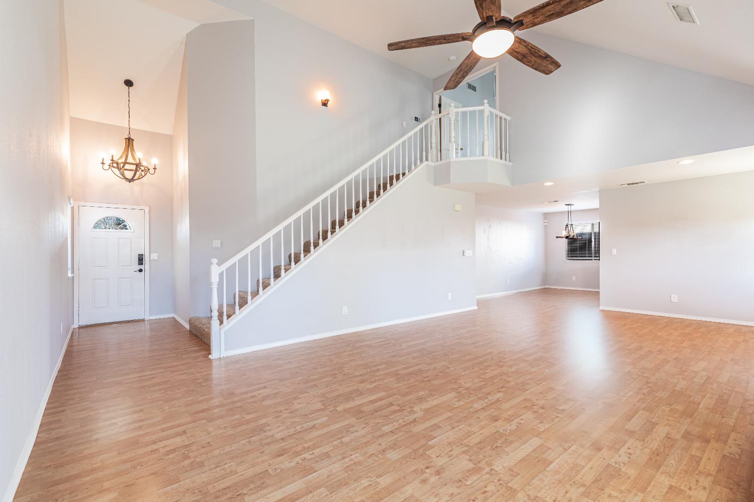 877 N Chapel Hill Ave, Clovis, CA 93611