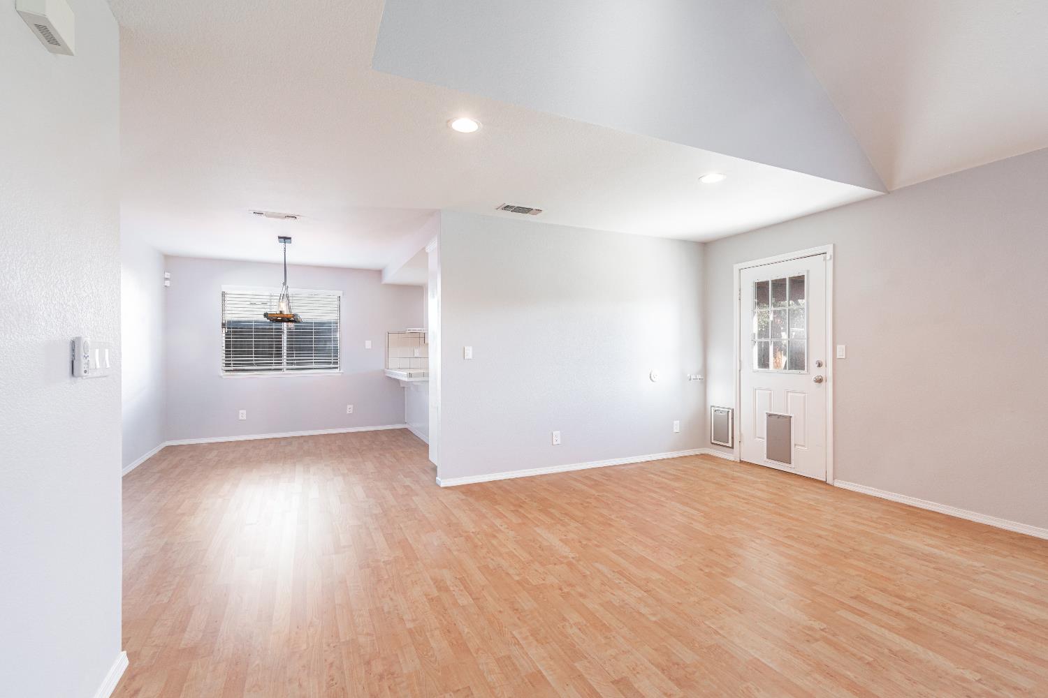 877 N Chapel Hill Ave, Clovis, CA 93611