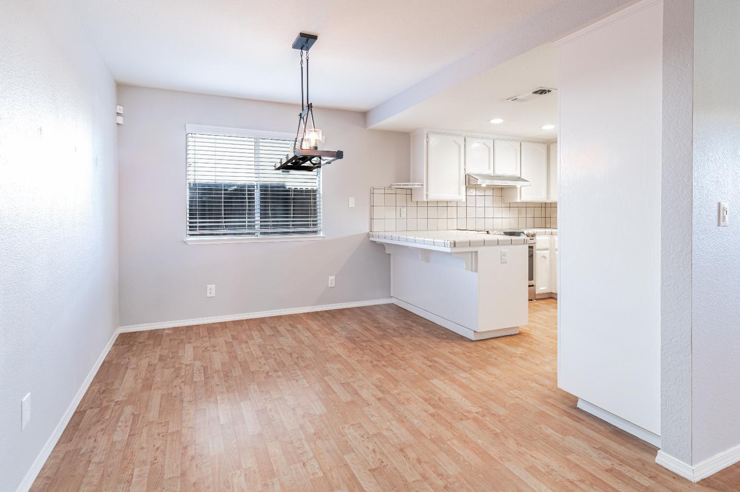 877 N Chapel Hill Ave, Clovis, CA 93611