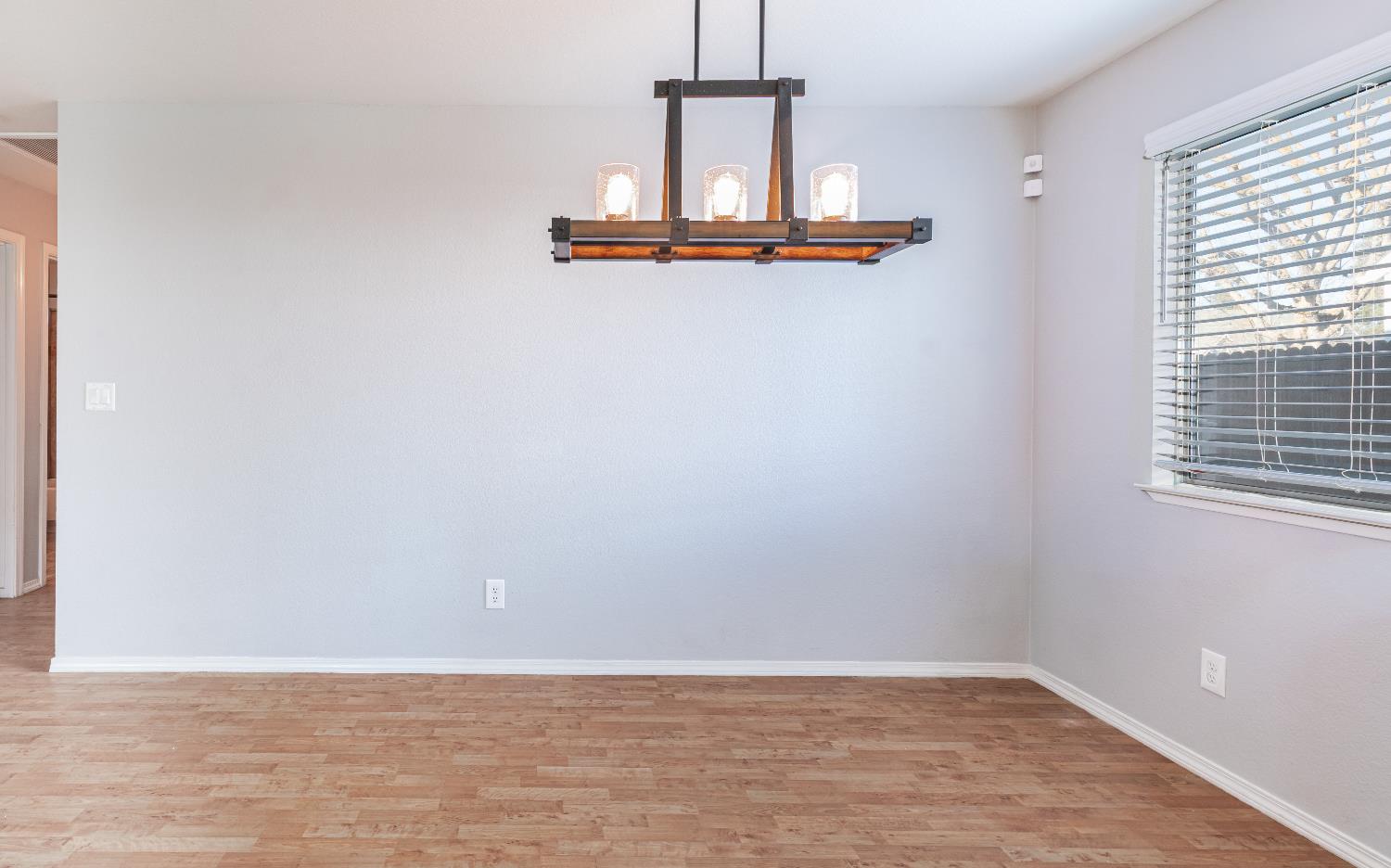 877 N Chapel Hill Ave, Clovis, CA 93611