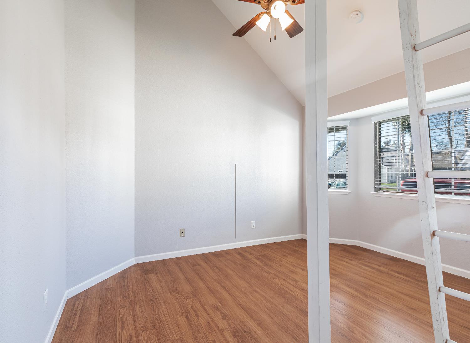 877 N Chapel Hill Ave, Clovis, CA 93611