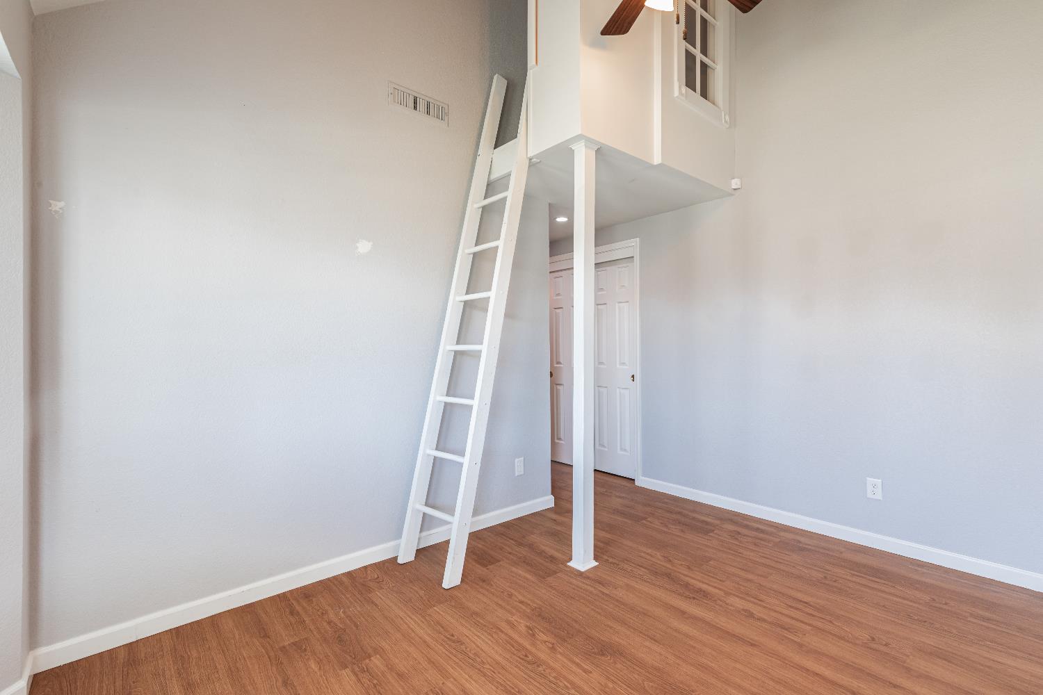 877 N Chapel Hill Ave, Clovis, CA 93611