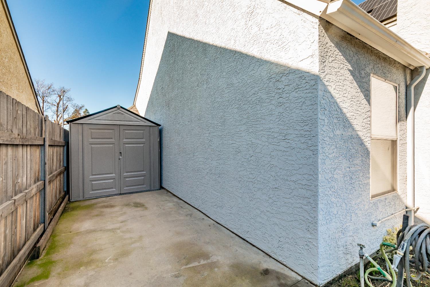 877 N Chapel Hill Ave, Clovis, CA 93611