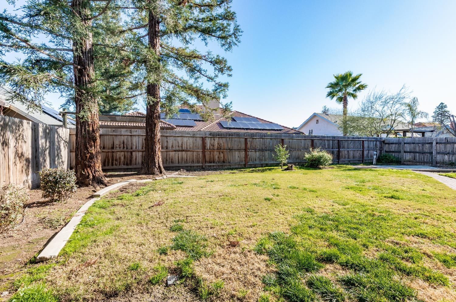 877 N Chapel Hill Ave, Clovis, CA 93611