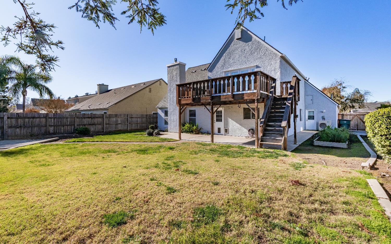 877 N Chapel Hill Ave, Clovis, CA 93611