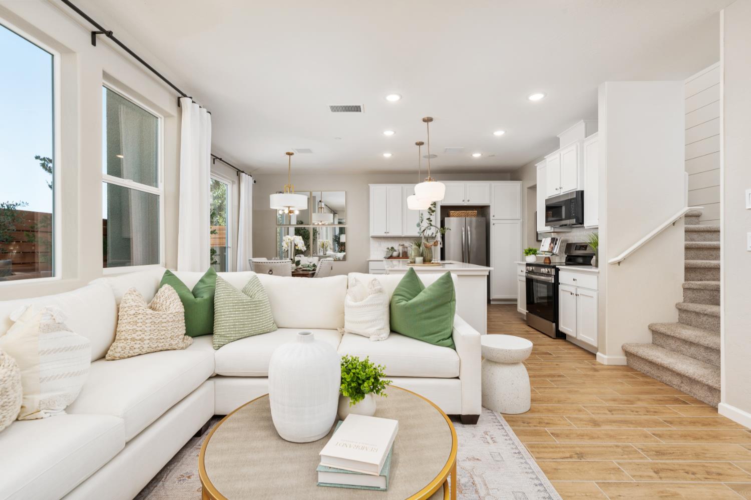 2047 N Wagon Ln, Clovis, CA 93619