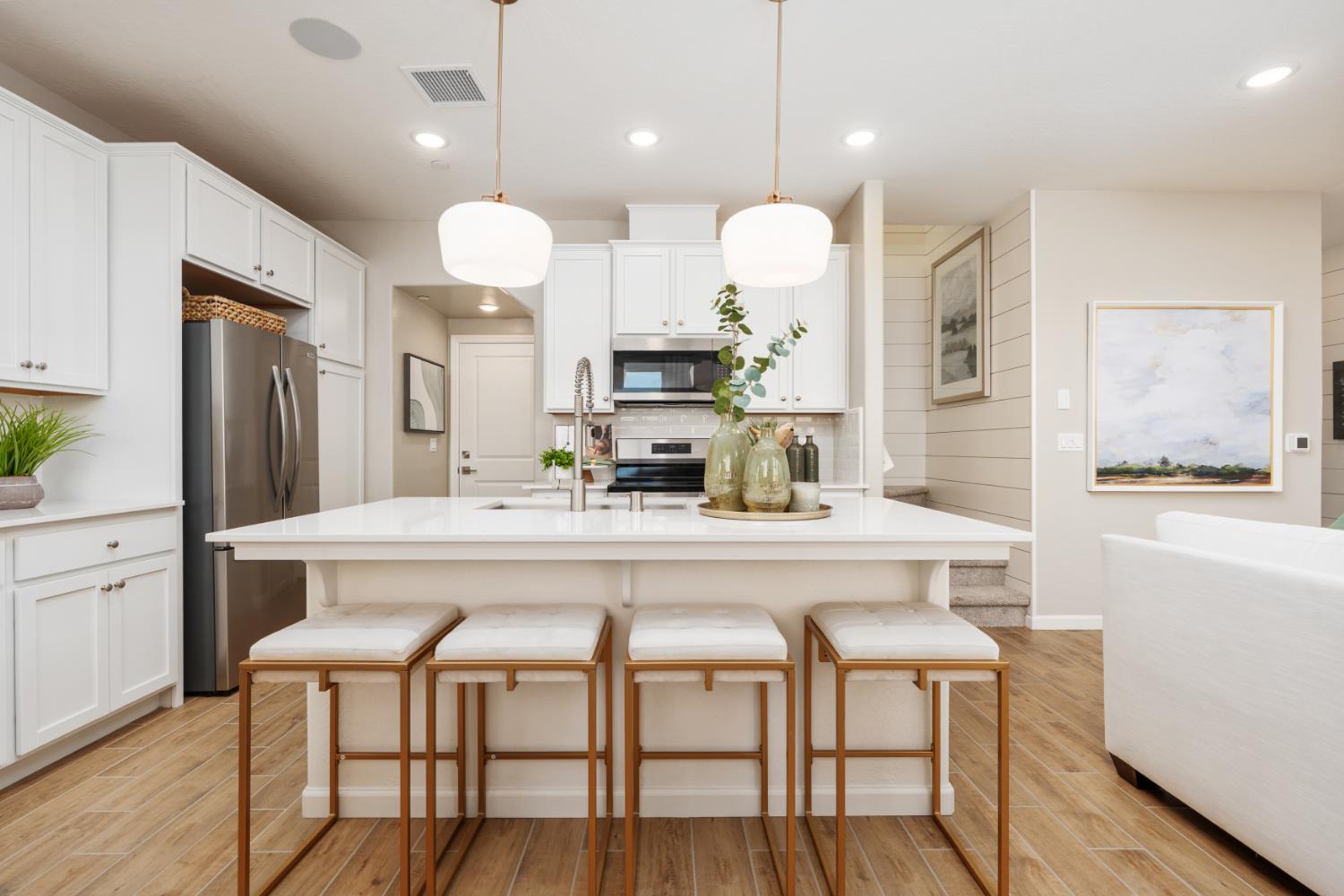 2047 N Wagon Ln, Clovis, CA 93619